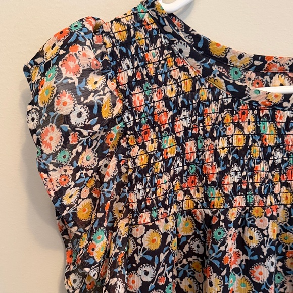 LOFT Navy Floral Smocked Ruffle Sleeve Top. Size Medium - Picture 4 of 7